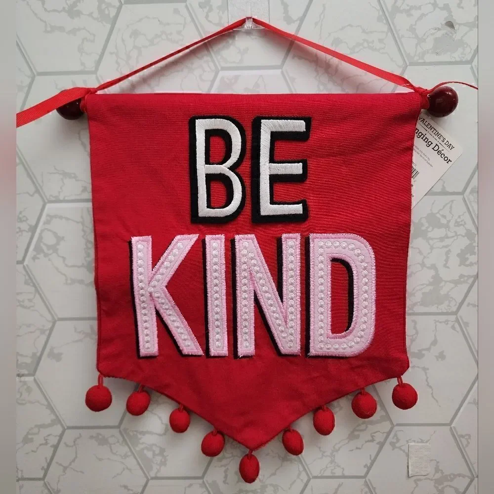 Nwt Valentine's Day Table Runner and Be Kind Banner bundle. NWT